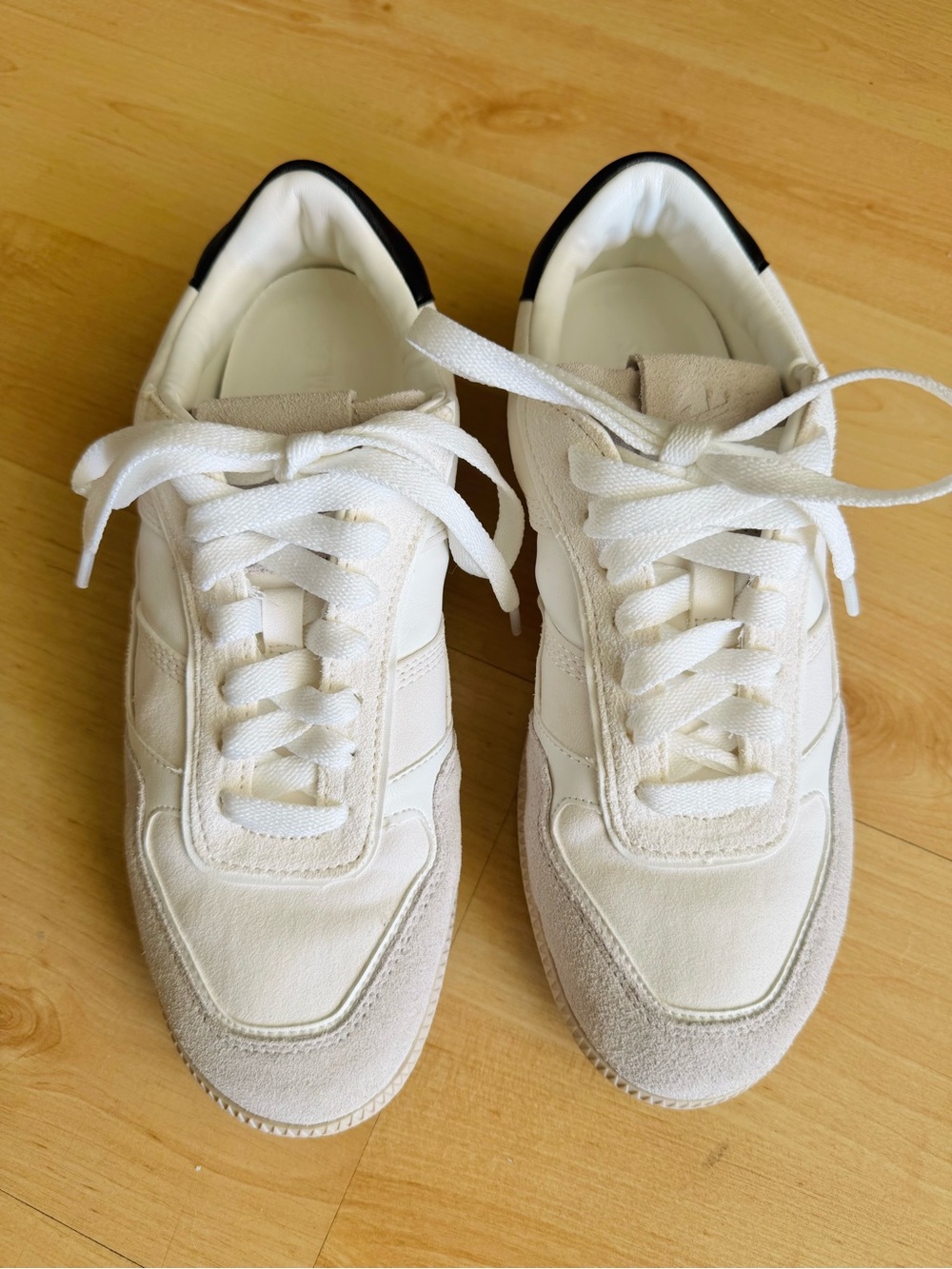 Steve Madden SPORTY Women’s White/Cream Low Cut Sneakers Like New